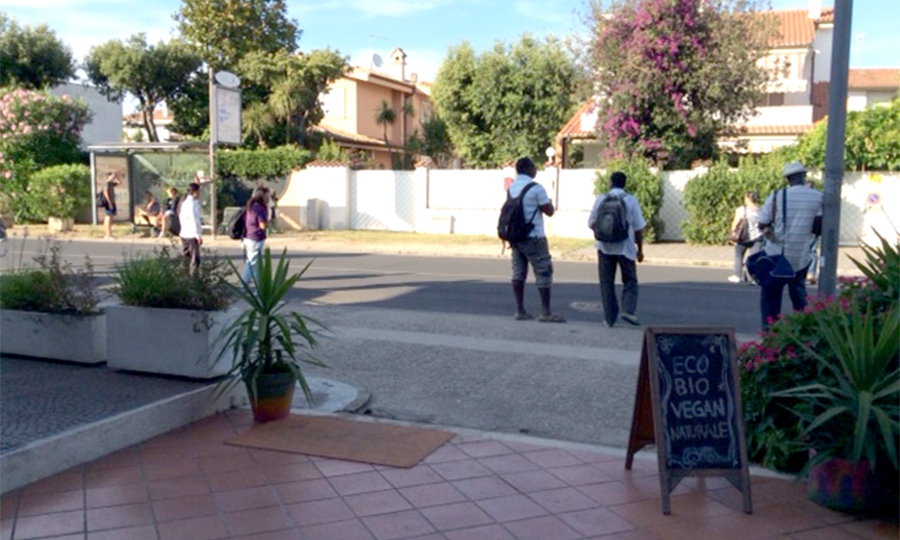 “Gli abusi degli ambulanti su viale Castellammare”