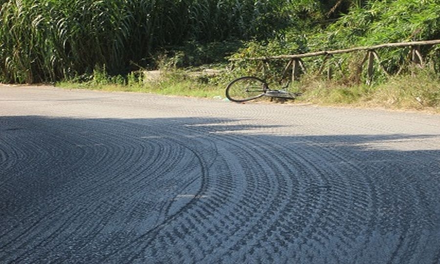 Esce in bici, finisce in ospedale
