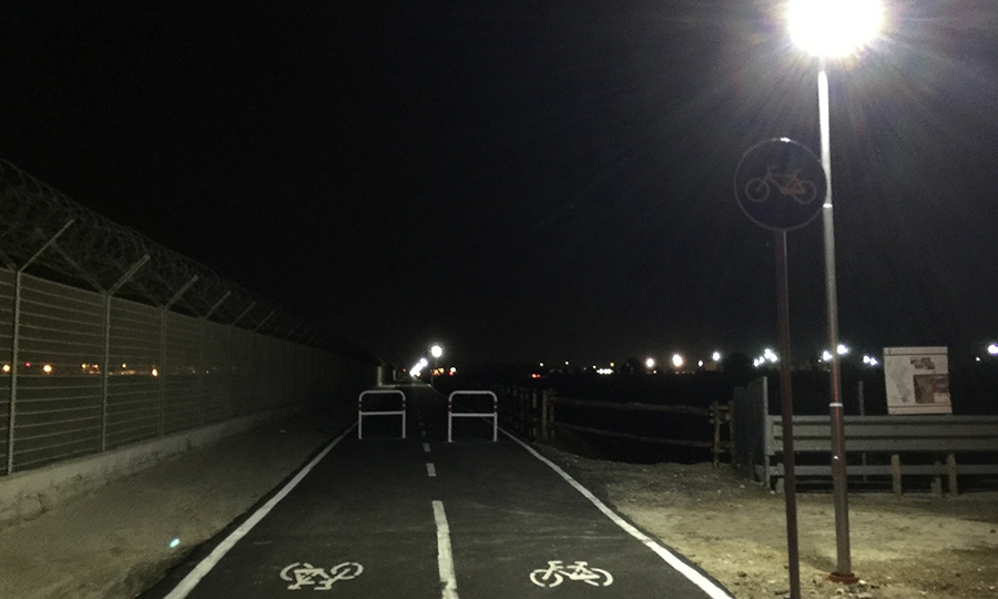 Pista ciclabile Focene, tornata la luce