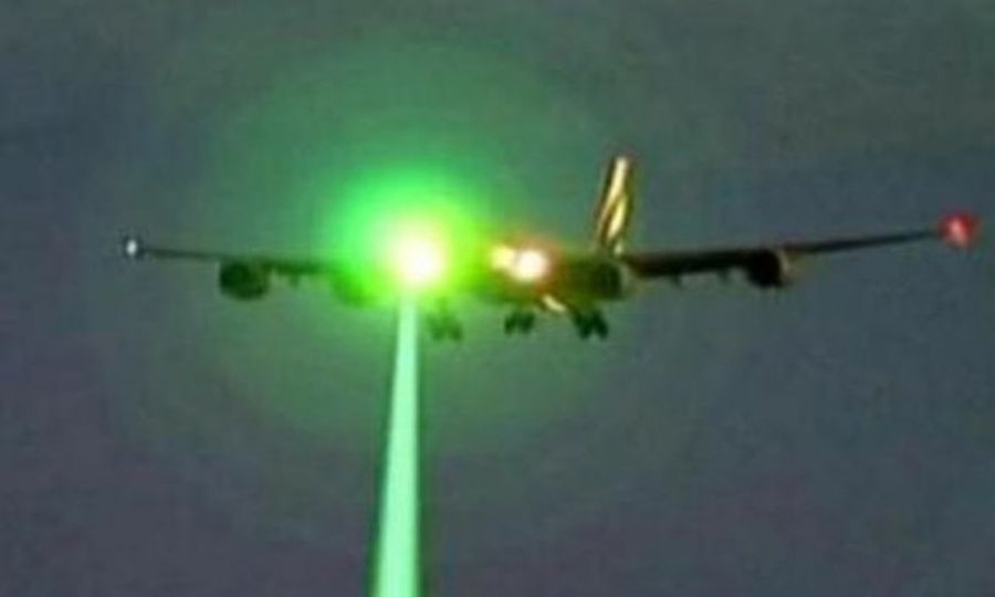 Aerei puntati dai laser