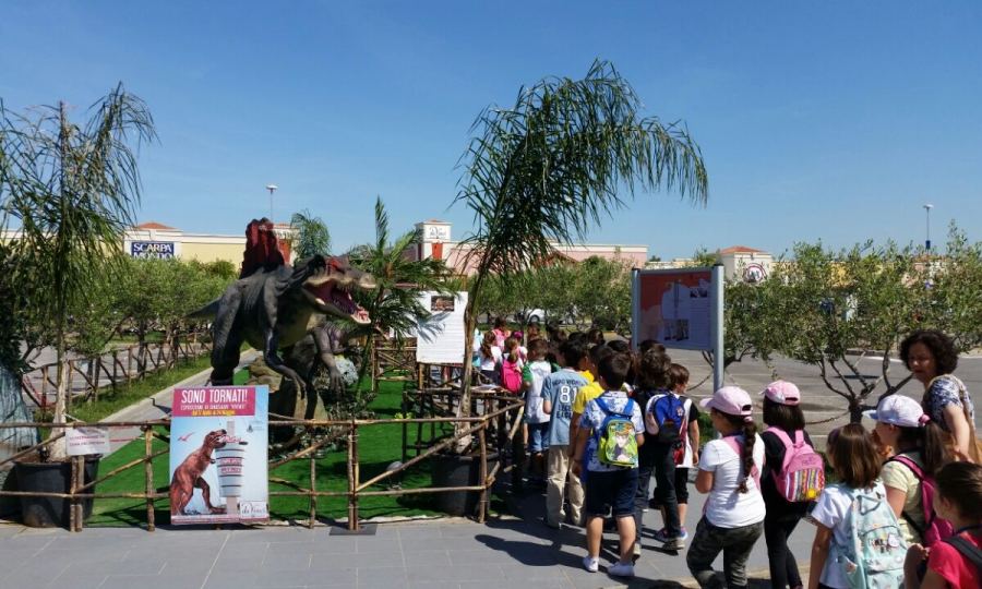 Market Da Vinci, bambini visitano i dinosauri