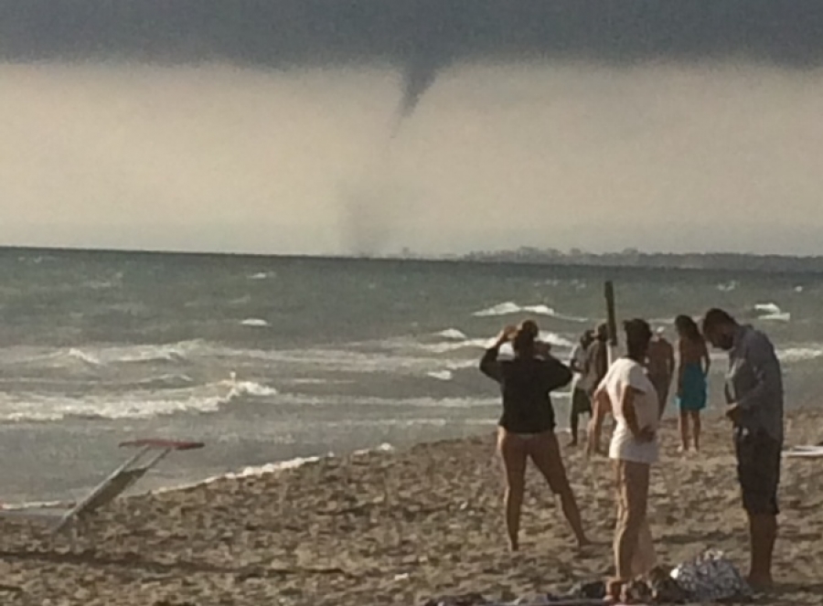 Trombe d'aria sulla spiaggia