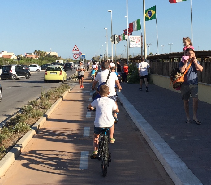 Ciclabile con pedoni