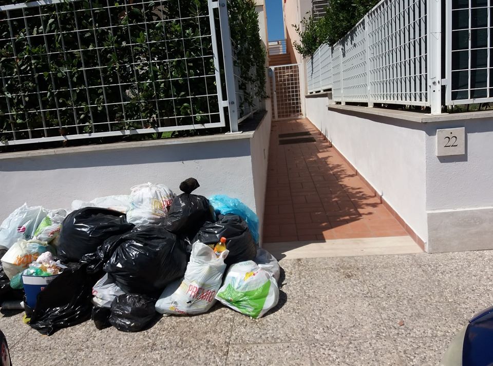 Rifiuti via Agropoli