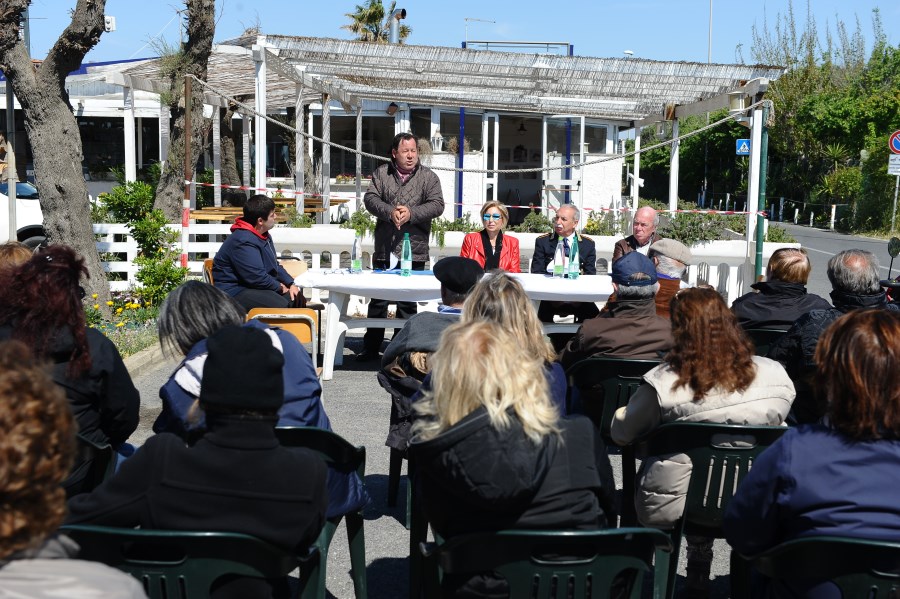 Villaggio assemblea 1 web