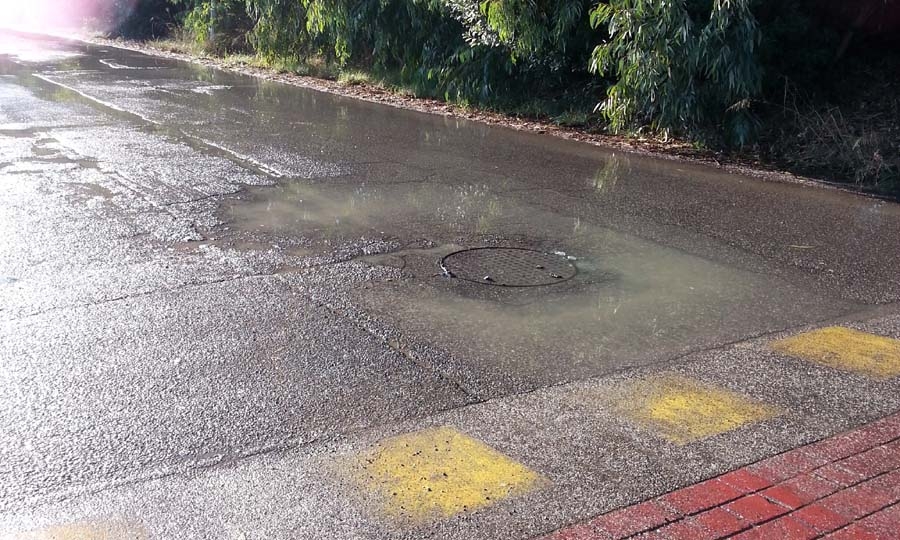 Asilo nido Maccarese, liquami davanti all'ingresso