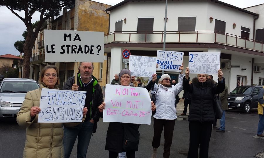 Via Ortona, dopo la protesta arriva l’asfalto?