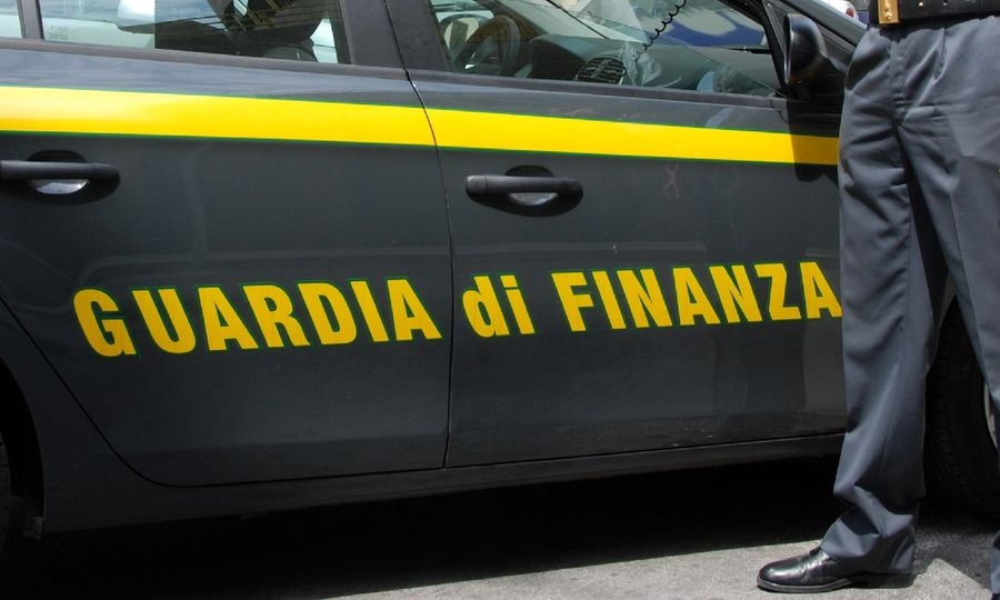 Gdf, in manette ex comandante aeroporto