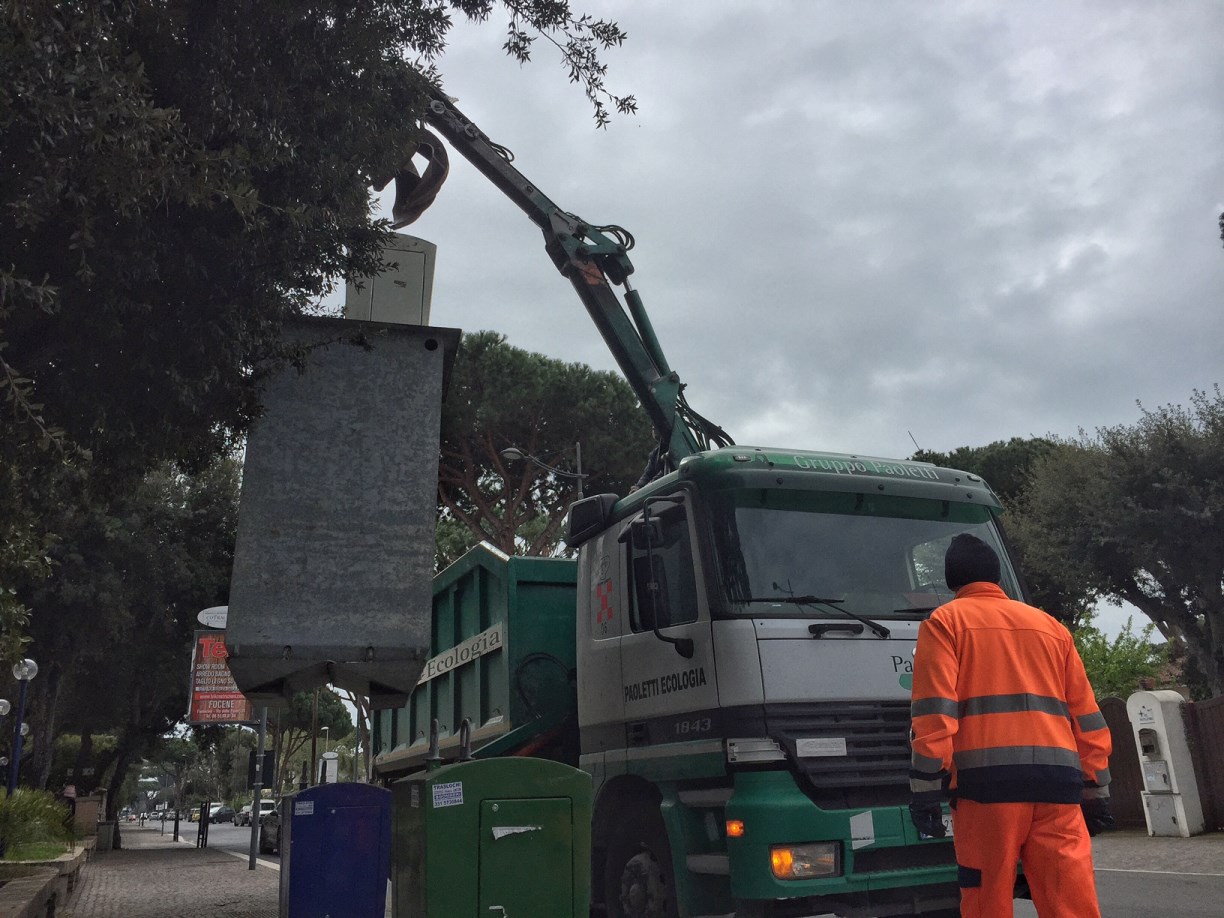 camion cassonetti scomparsa web