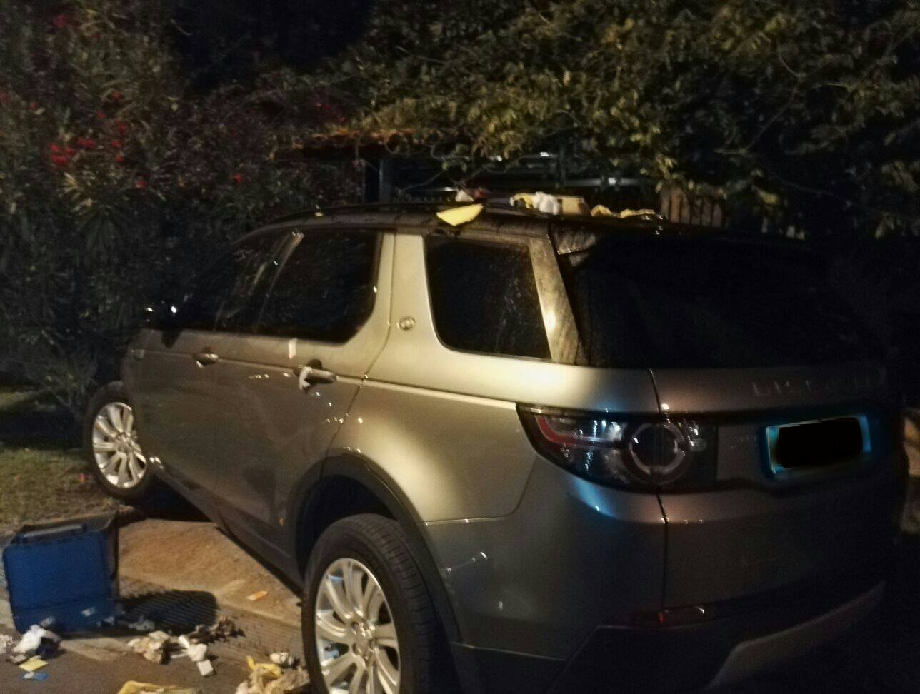 rifiuti su auto