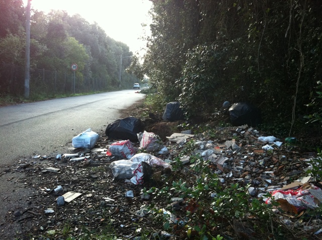 Rifiuti via Maratea 2 m