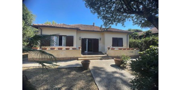 Maccarese – vendita villa unifamiliare e unilivello immersa nel verde