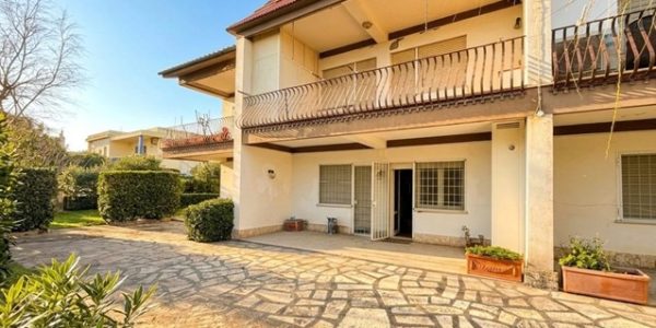 Fregene – vendita luminoso appartamento in residence