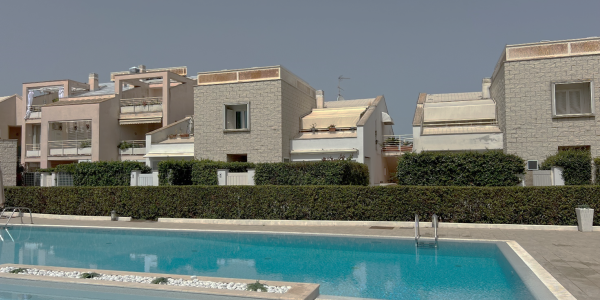 Fregene – vendita appartamento in residence con piscina
