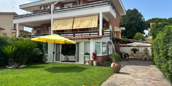 Fregene – vendita villa bifamiliare su 3 livelli